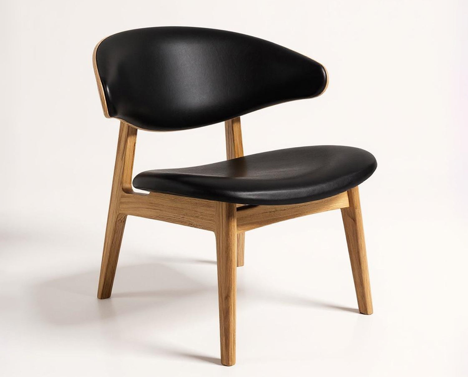 Ram Shell Lounge Chair | Træryg | Læder | Kristensen & Kristensen ...