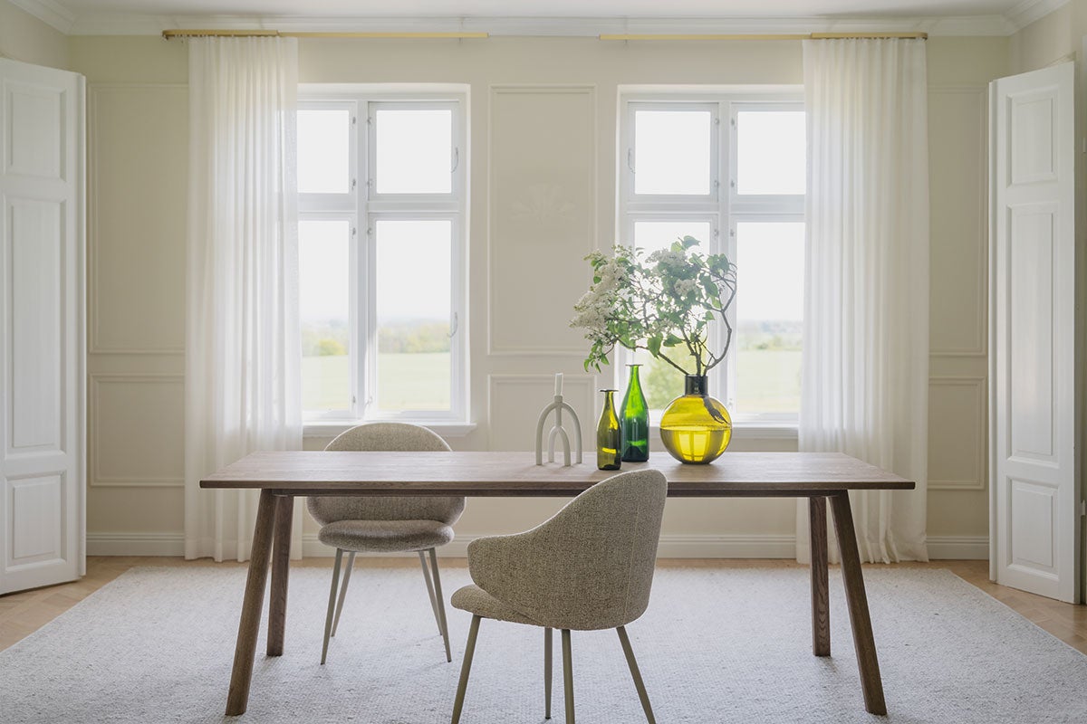 Rowico-Clapperton-Dining-Table-Sand-Oak-Lifestyle