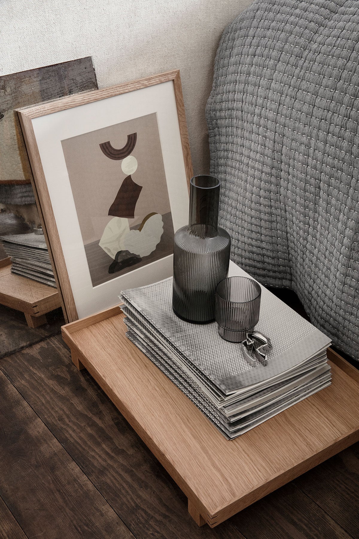 Ferm-Living-Ripple-Karaff-Smoked-Grey-Miljo