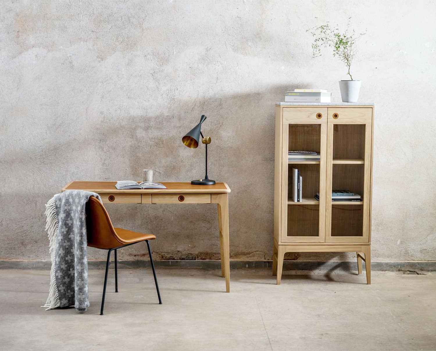 hollviken-skrivbord-skap-miljo-1