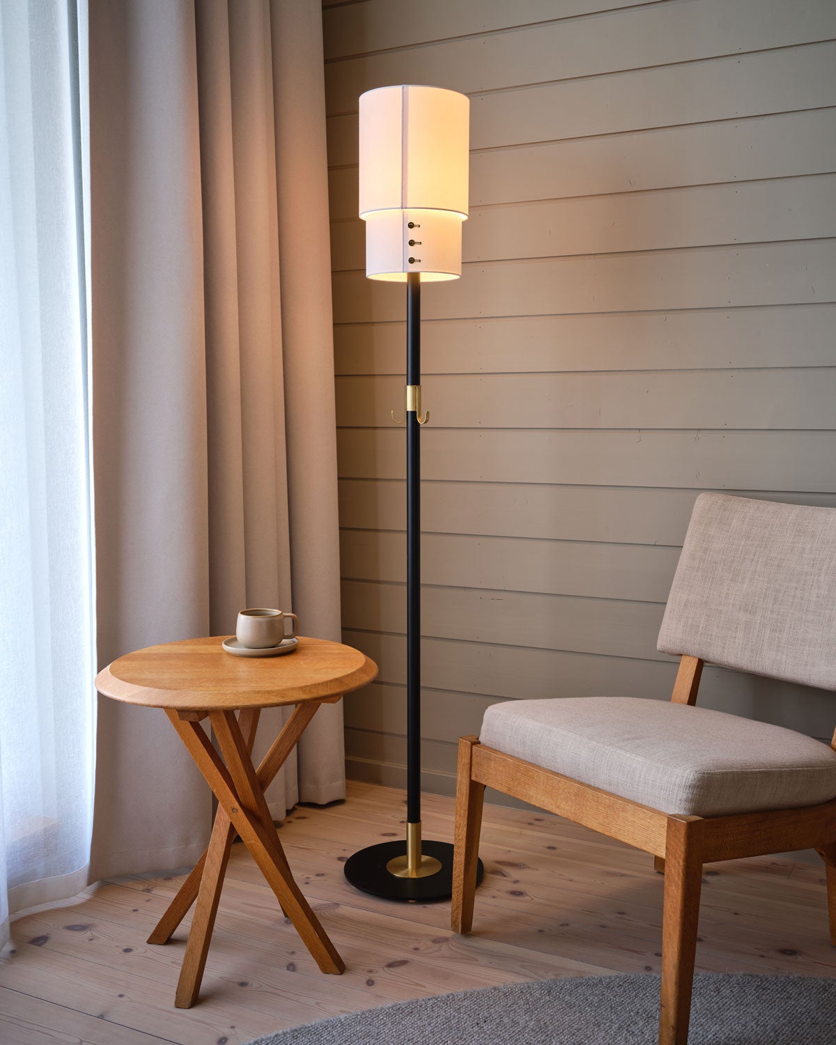 Orsjo-Belysning-A-Cuff-Floor-Lamp-Lifestyle