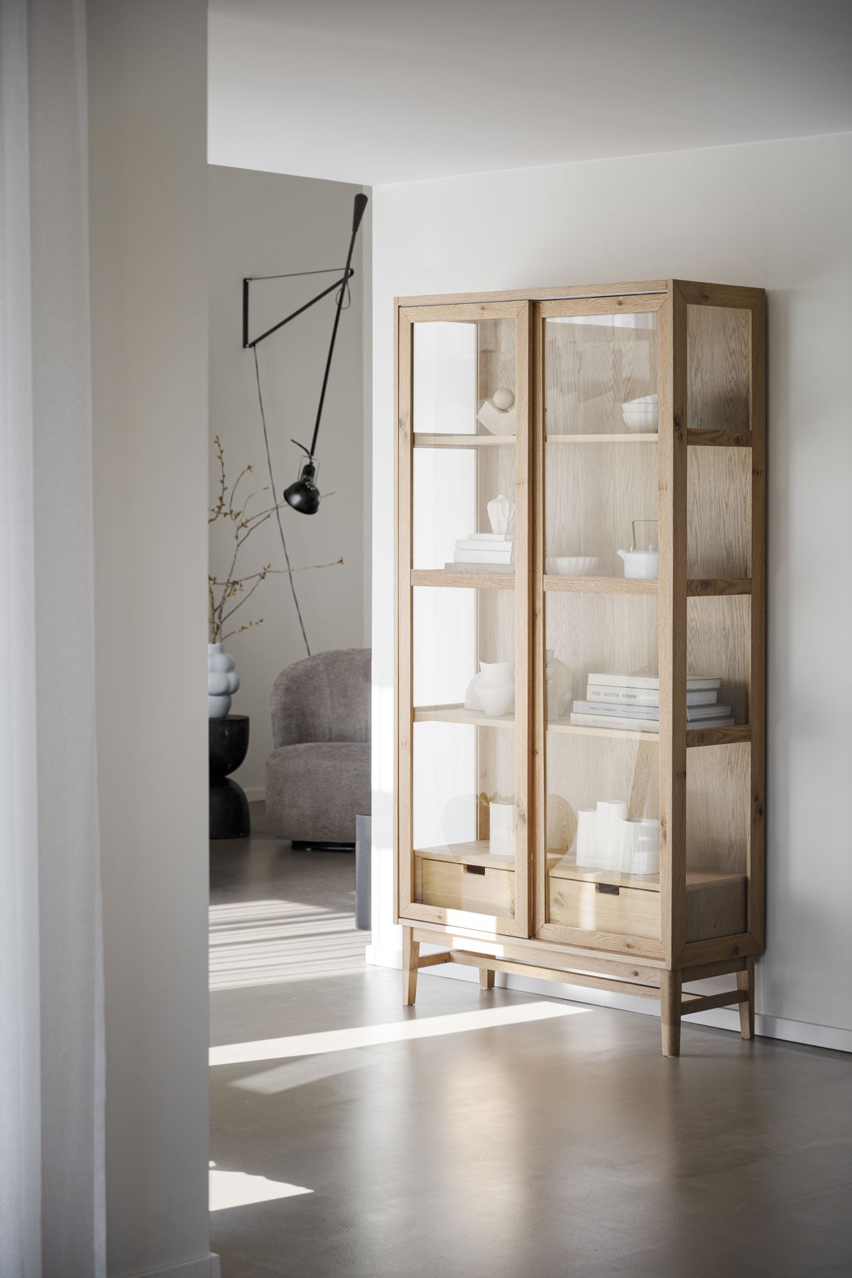 Hazelton-Vitrinskap-Ek-Miljo