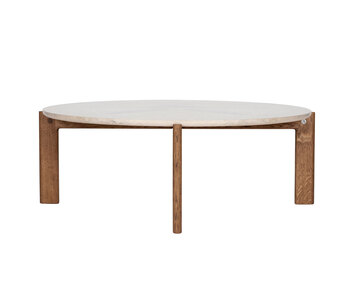 Iris sofabord i størrelsen Large med bordplade i Jura Limestone og bordben i valnøddebetset eg
