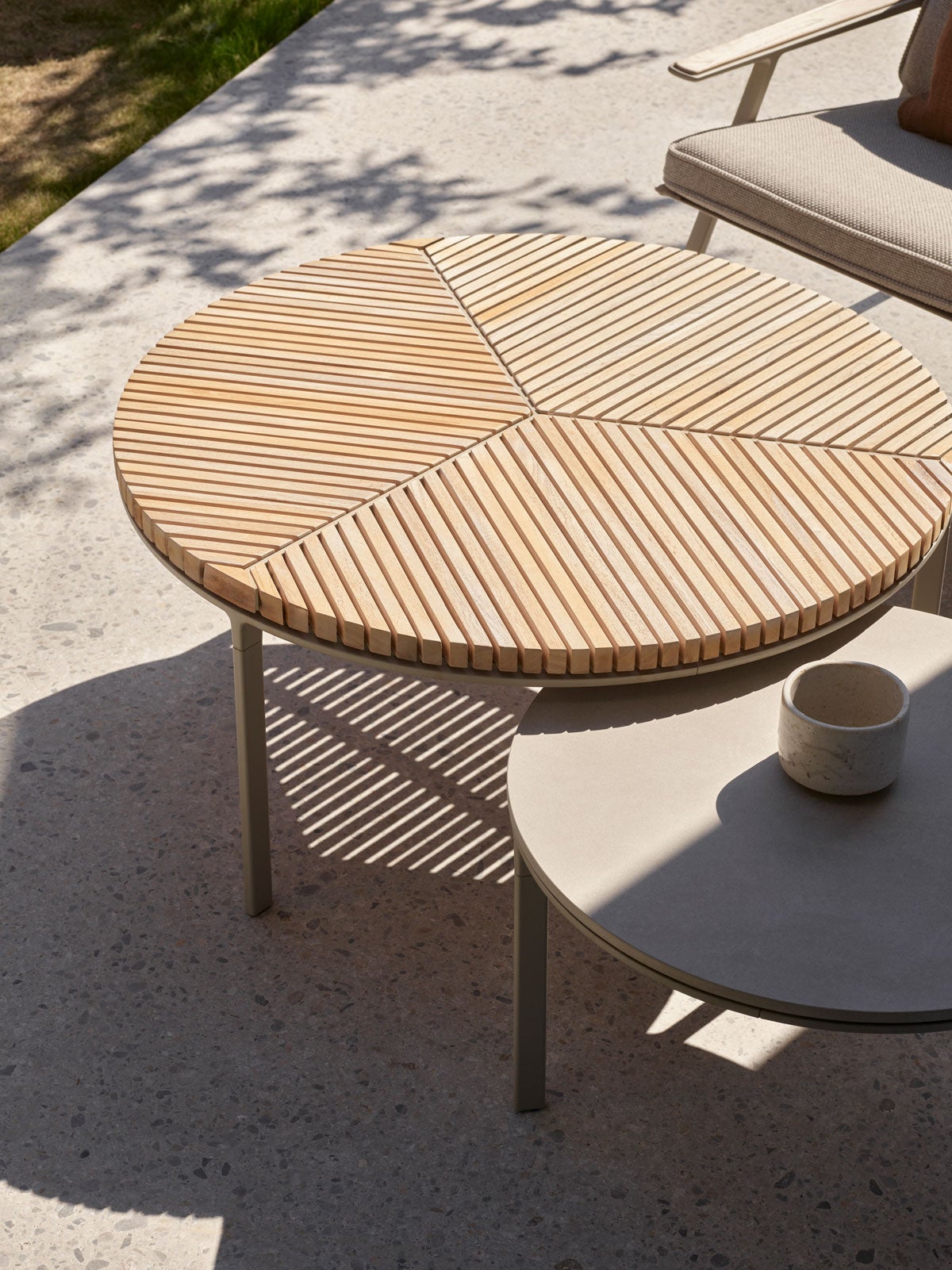 Vipp-714-716-Outdoor-Tables