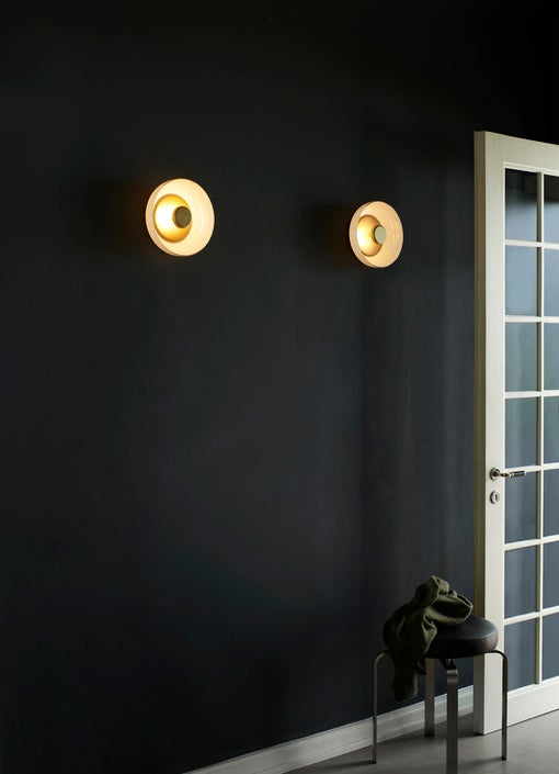 Nuura-Blossi-Wall-Lamp-Nordic-Gold-Opal-Lifestyle