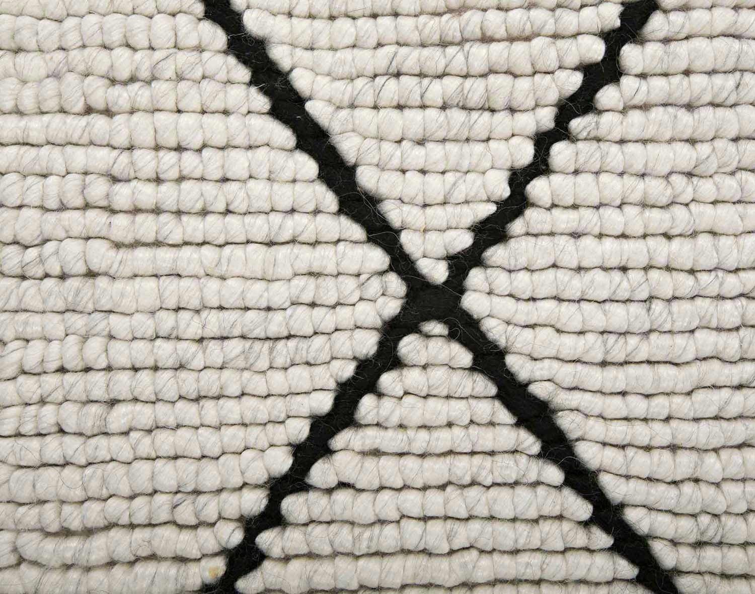 Casablanca-Matta-Vit-Svart-Detalj-Bargi