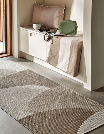 Pappelina-Hill-Gangmatta-Dark-Linen-Miljo