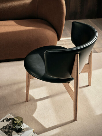 Herman-Lounge-Chair-Envy-Black-Natural-Oak-Lifestyle