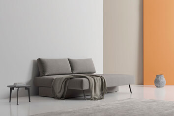 Osvald-Baddsoffa-282-Avella-Warm-Grey-Miljo_1