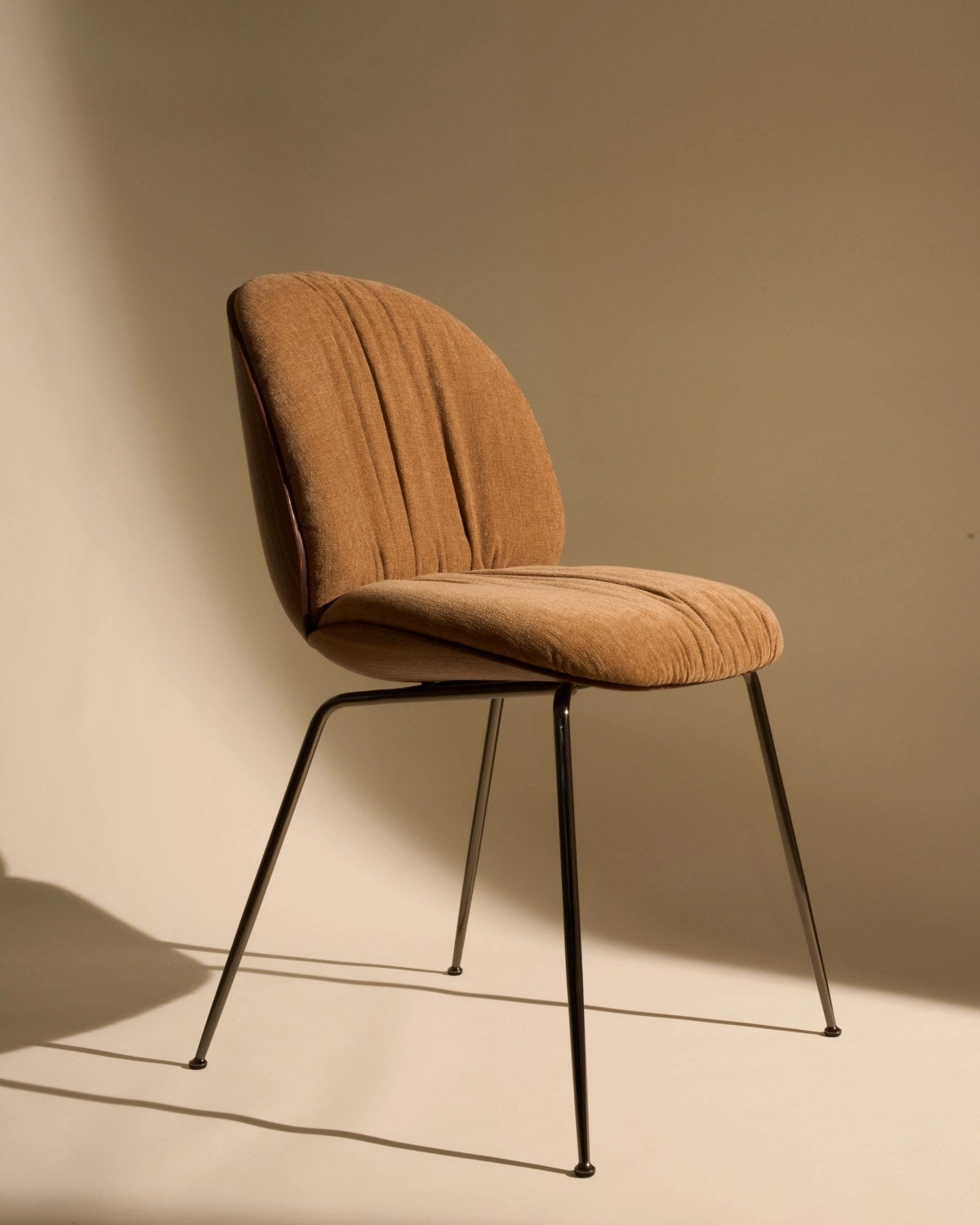 Gubi-Beetle-Soft-Dining-Chair-miljo-960805383622296