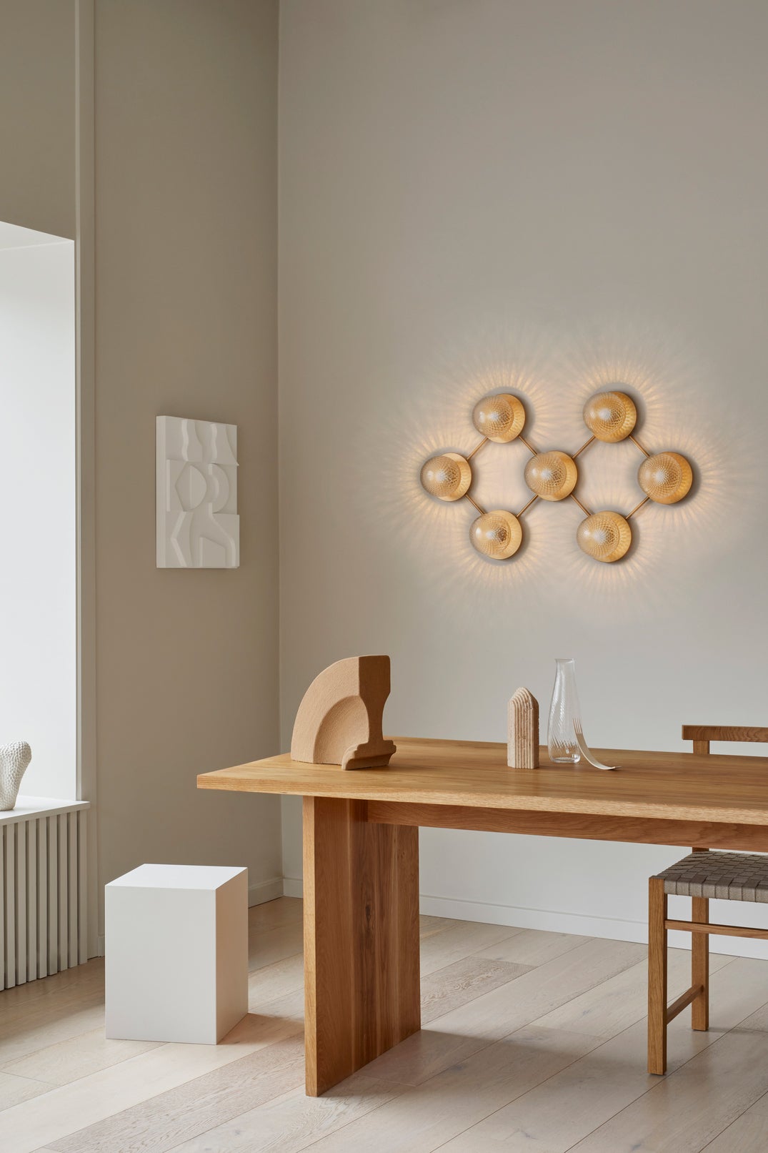Nuura-Liila-7-Wall-Lamp-Nordic-Gold-Optic-Clear-Lifestyle-1