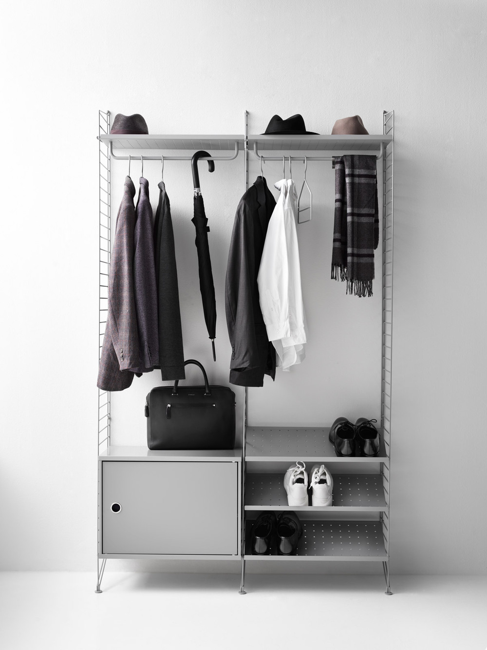solution-string-system-hallway-grey-accessories-floor-panels_portrait.jpg solution-string-system-hallway-grey-accessories-floor-panels_portrait