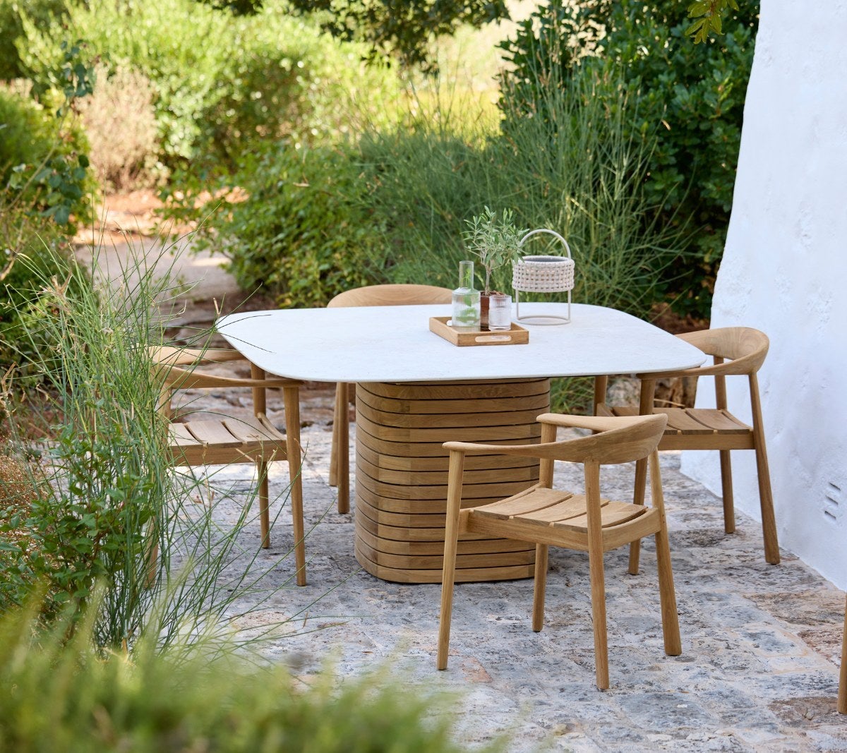 Majestic-chair-Mellow-dining-table-trave-19951389-env-f7a16