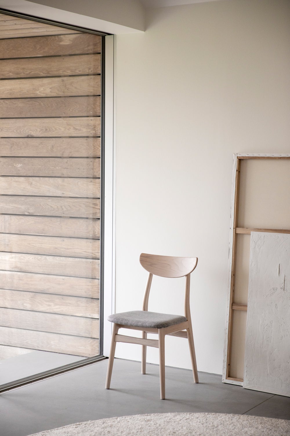 Rodham-Stol-Vitpigm.-Ek-Miljo-01