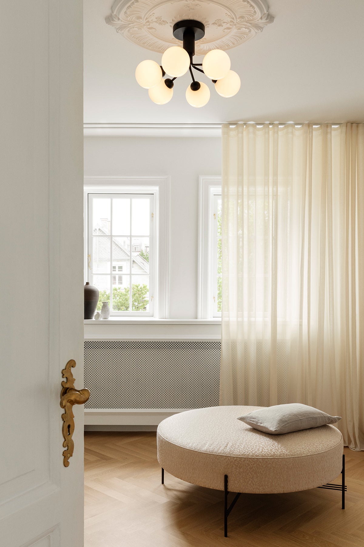 Nuura-Apiales-6-Ceiling-Satin-Black-Opal-Lifestyle
