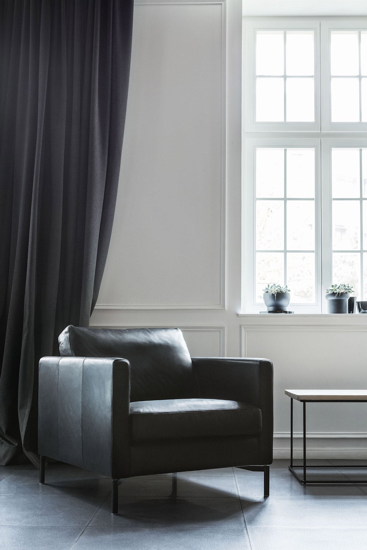 IMPULSE_arrangement_armchair_aniline_black_4a