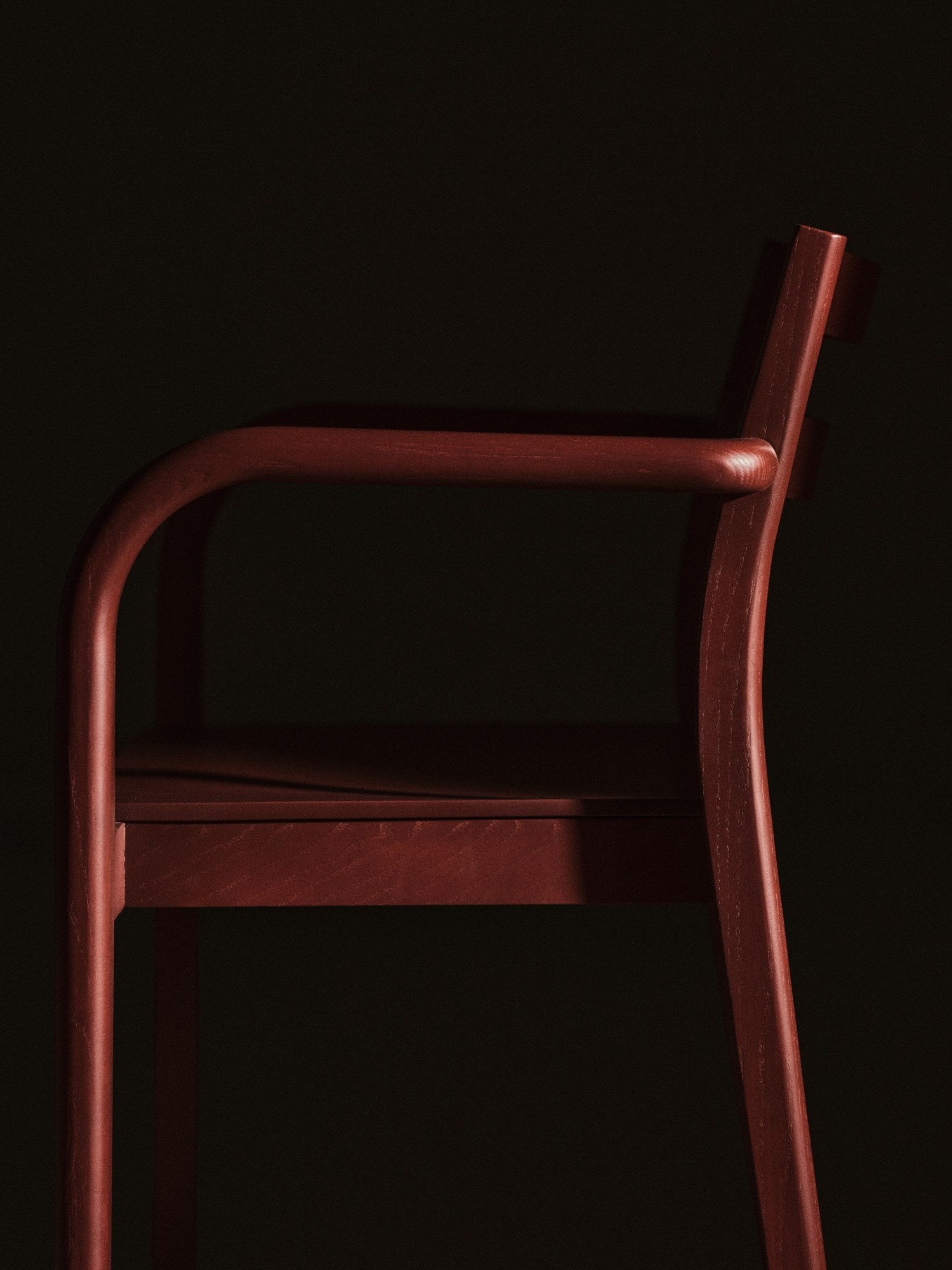 Ferm-Living-Boda-Dining-Chair-with-Arms-Red-Brown-miljo-1