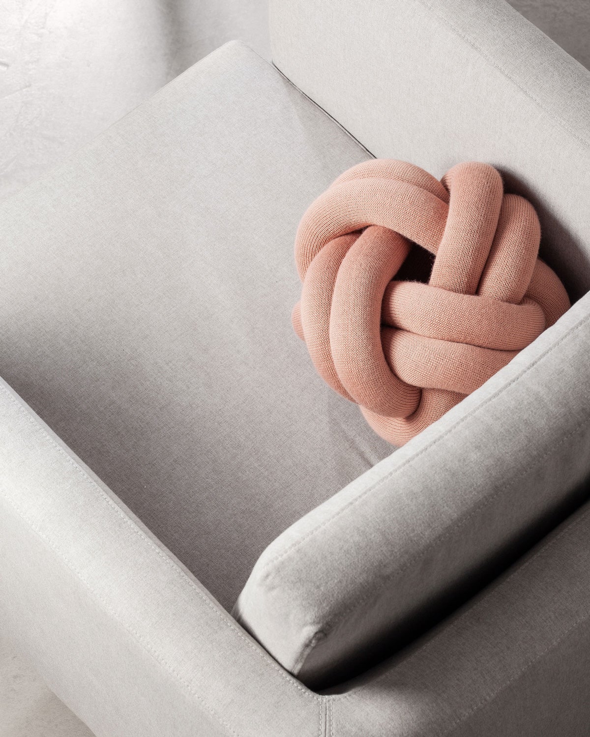 Knot-Cushion-Dusty-Pink-Lifestyle