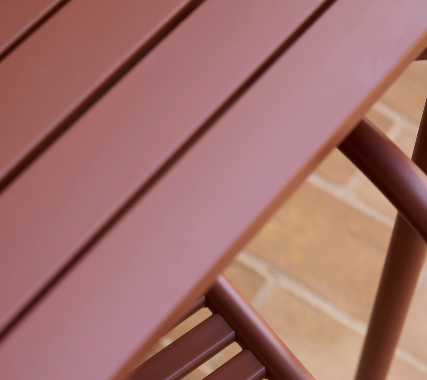 Cane-line-miljo-Bliss_table_desert_red_6796_4f8a39e4-1657-4d2b-9db2-1a583e496eb6