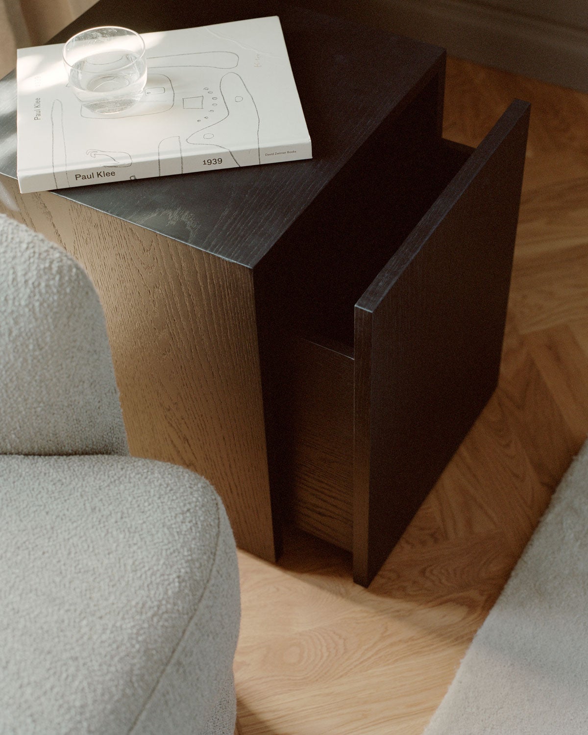 New-Works_Lifestyle_40935_Mass-Side-Table_Black-Oak_2