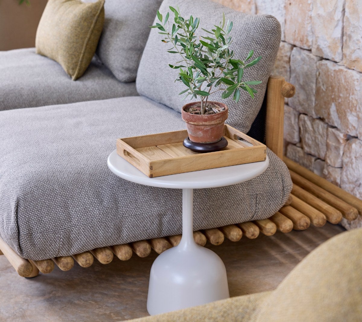Glaze-coffee-table-sand-Club-tray-teak-S-20063168-env-f08bc