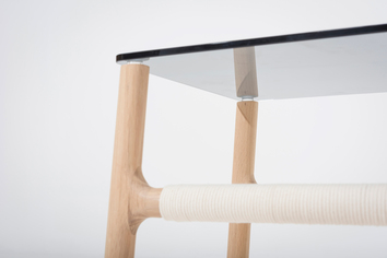 fawn-sidobord-vit-ek-1015-glasskiva-detalj