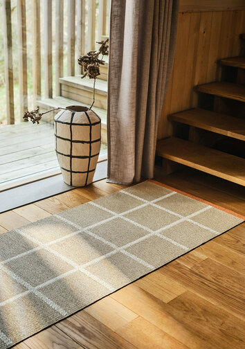 Pappelina-Criss-Runner-Beige-Lifestyle