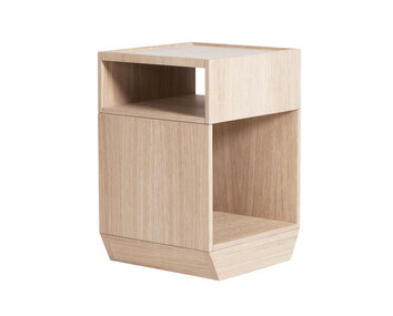 Pile sidebord i hvidbetset eg