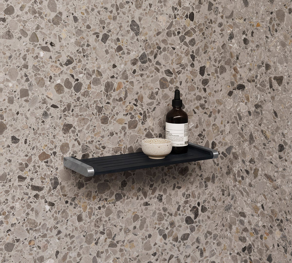 Vipp6_showershelf_lifestyle01_high