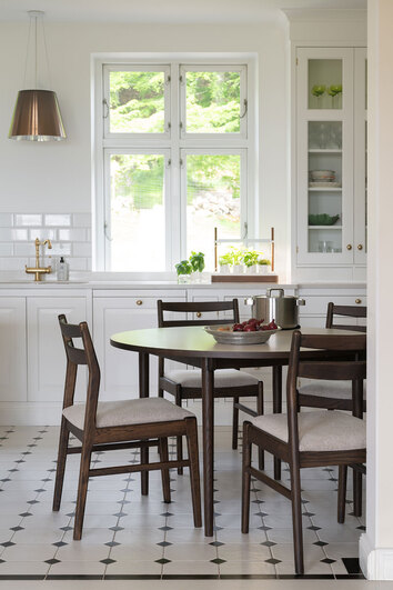 Rowico-Kerwin-Chair-Beige-Brown-Oak-Lifestyle-1