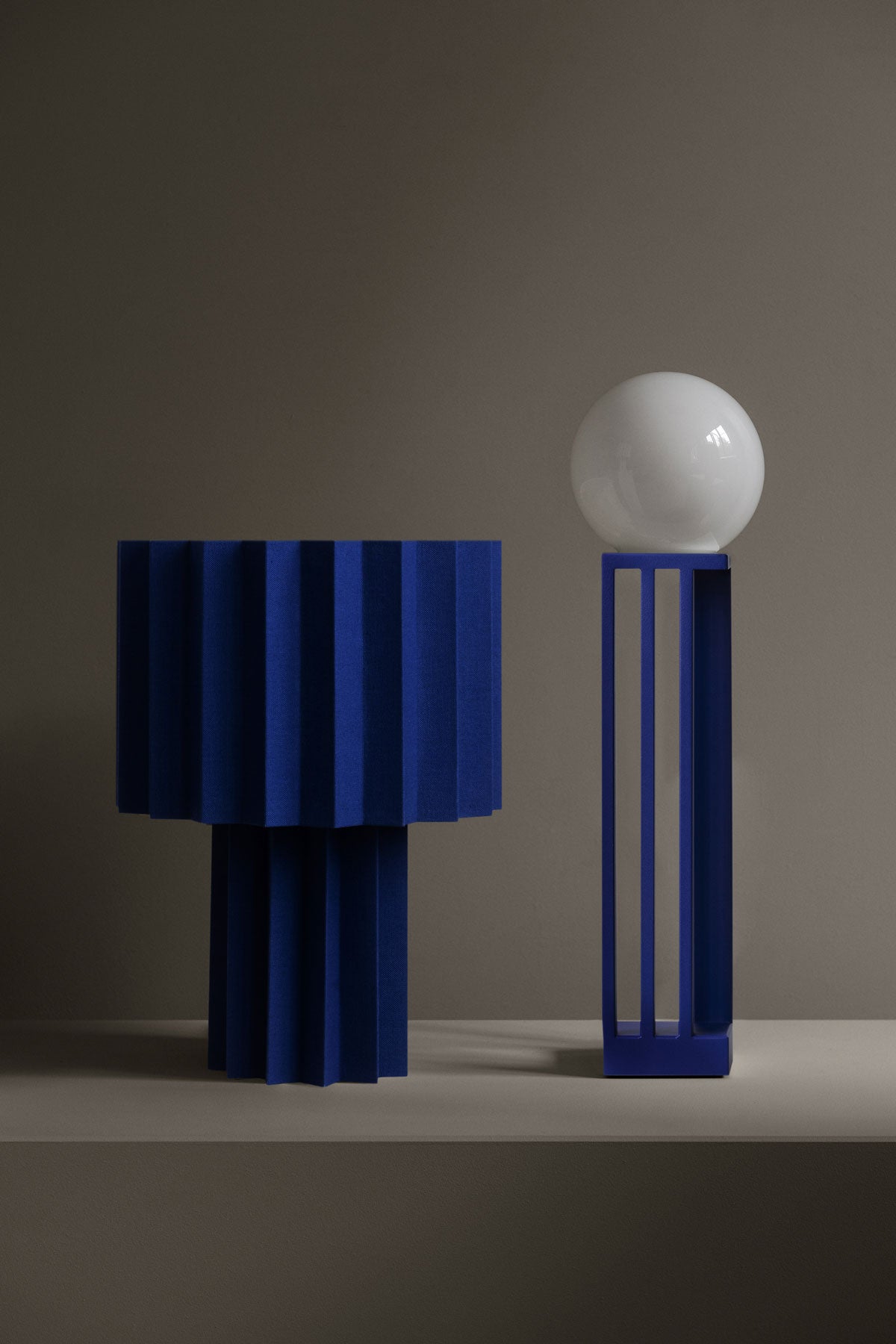 Orsjo-Belysning-Libreria-Table-Lamp-Blue-Lifestyle-1