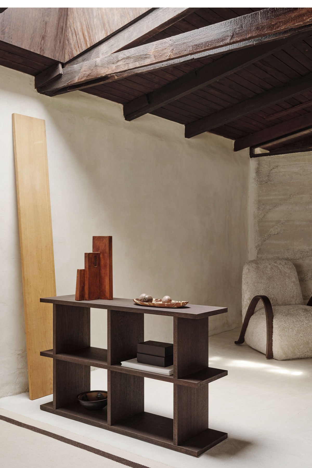 Kona Reol 2x2 | Mørkbejdset | Ferm LIVING | Tibergs Møbler