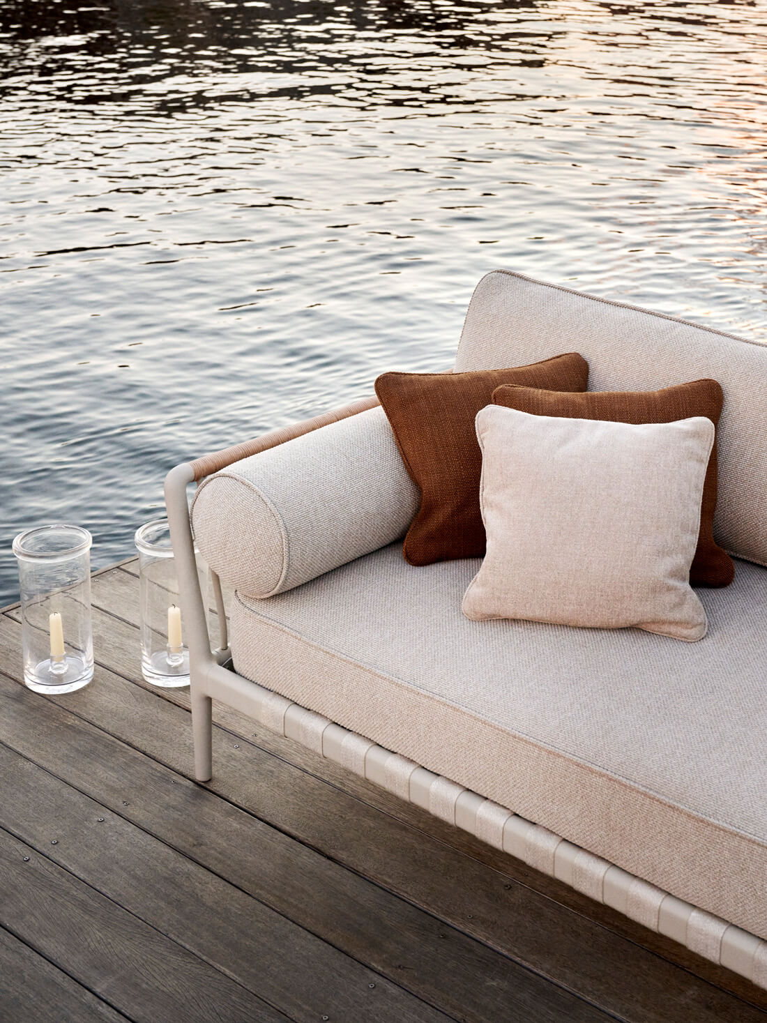 Vipp-outdoor-Open-Air-sofa-detail1.jpg