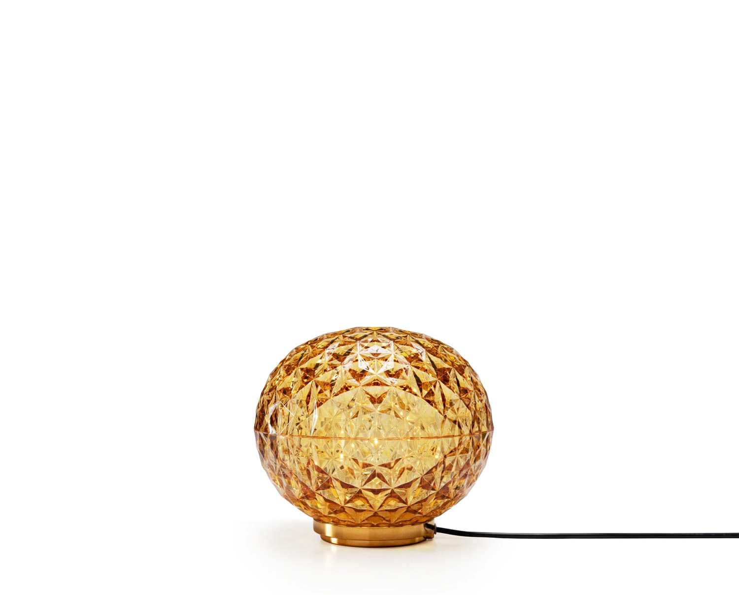 Mini-planet-bordslampa-Amber-plug-1-kartell