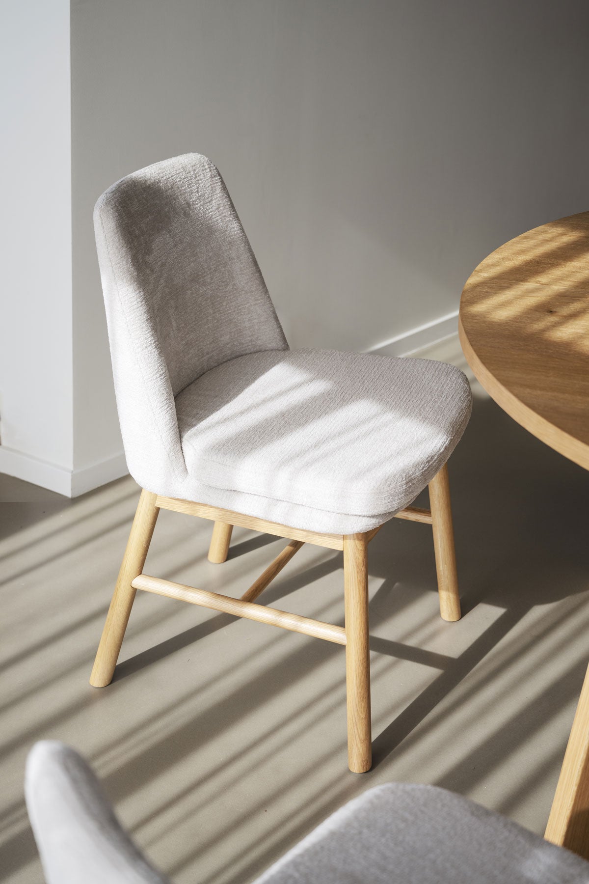 Amesbury-Stol-Ljusbeige-Ek-Miljo