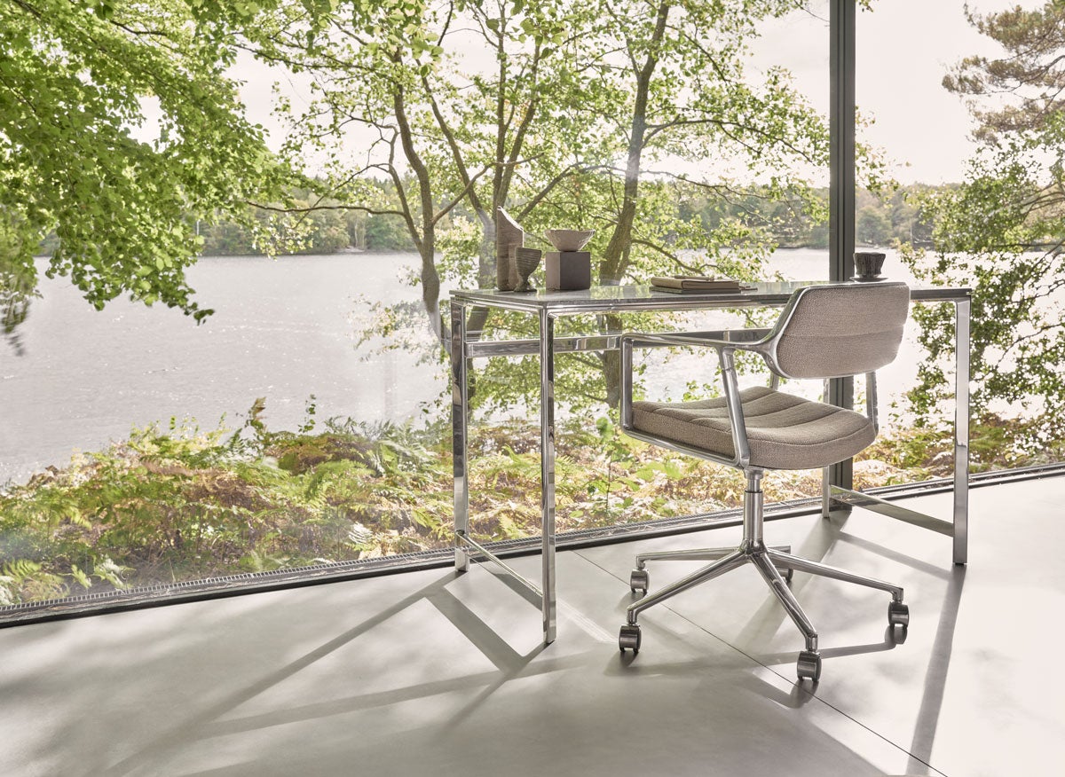 vipp-453-swivel+-chair-alu-darksand-shelter-textile-02