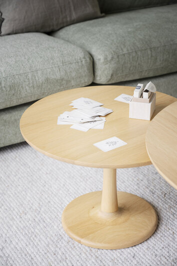 HOBART_coffee_table_in_lacquered_oak_3