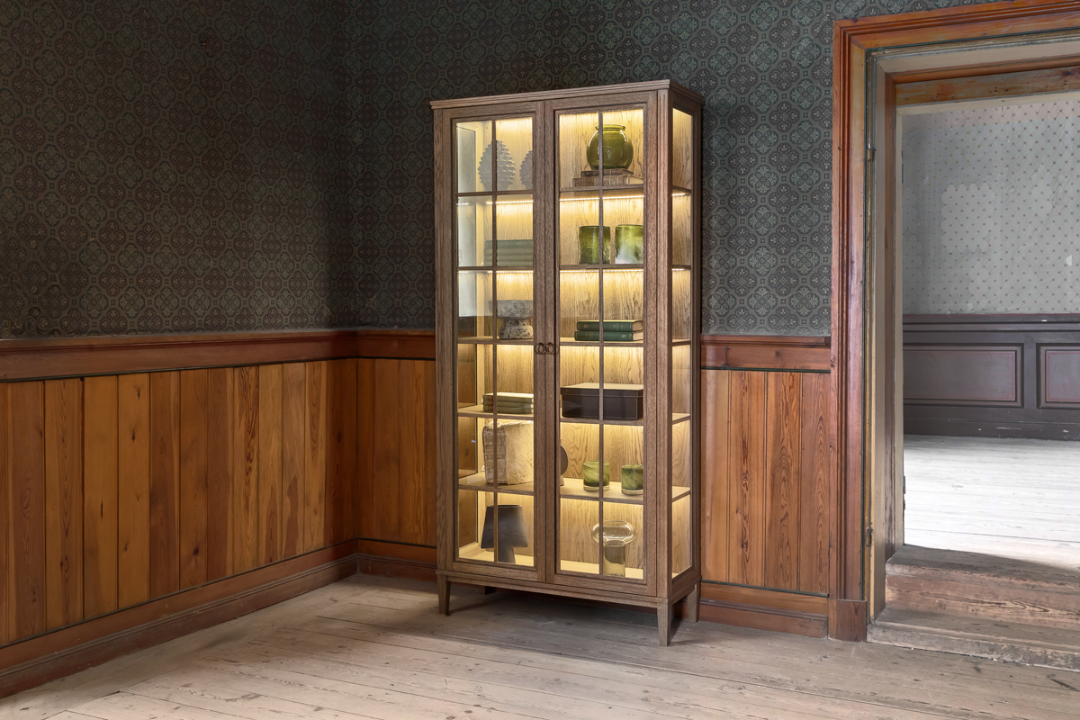 Stockholm-2.0-vitrin-burned-walnut-miljobild-1