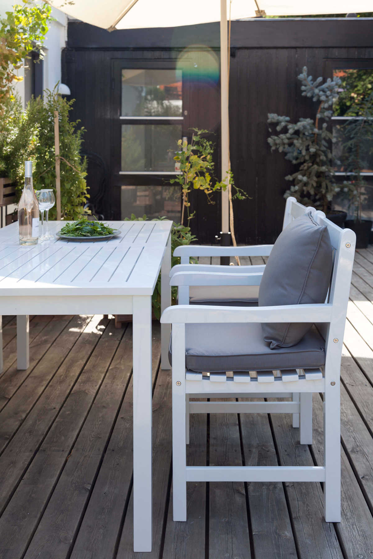 Cinas-Rosenborg-Utestol-Vit-Miljöbild-01