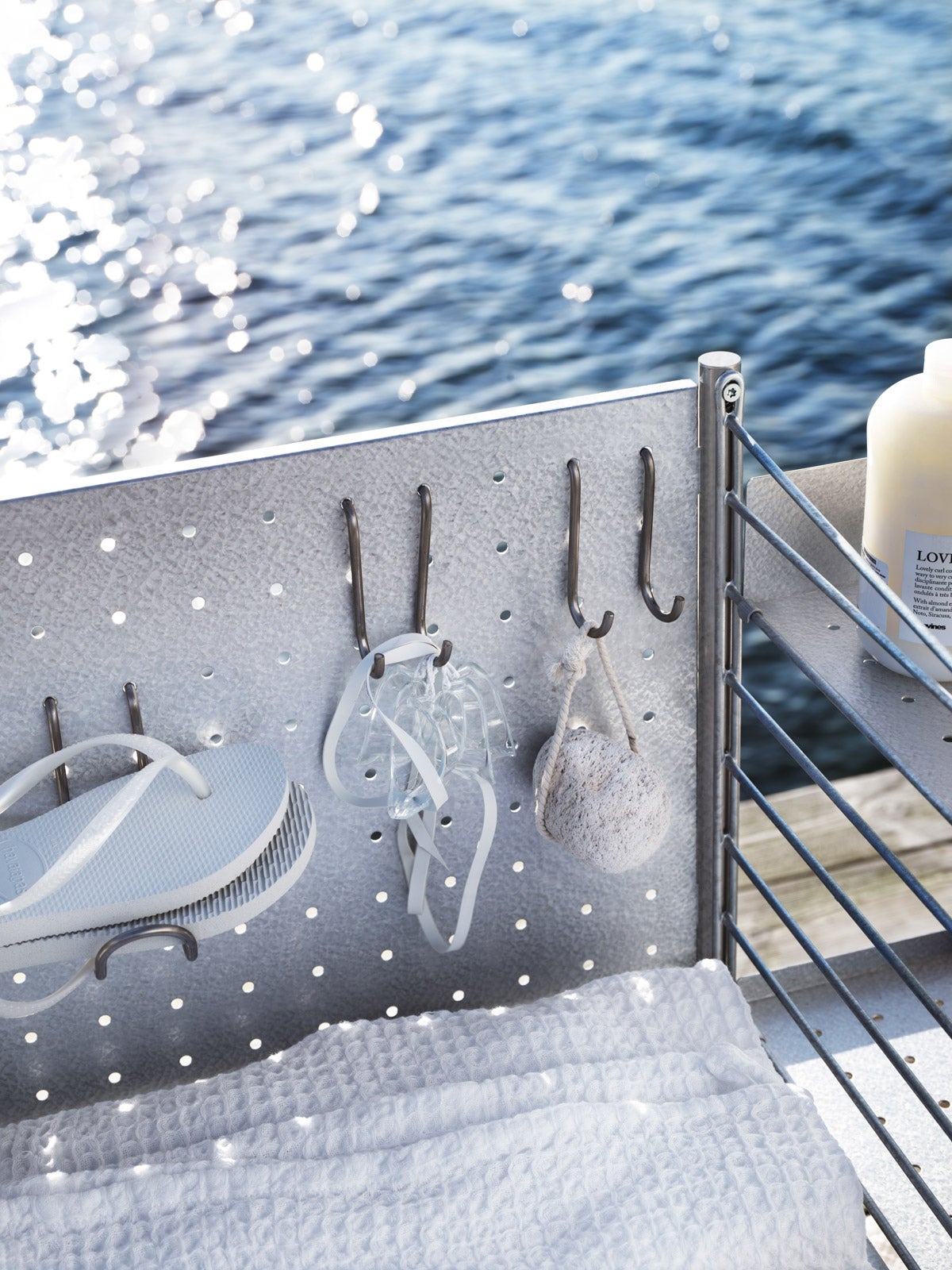 inspiration-string-system-galvanized-outdoor-free-standing-vertical-hooks_portrait