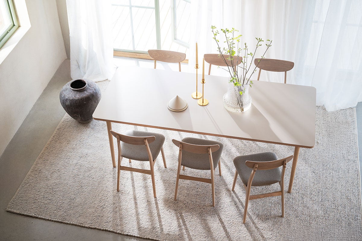 Fairmount-Table-Whitepigmented-Oak-Lifestyle-1