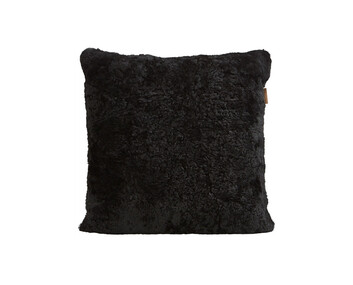 Alice-Farskinnsskudde-50x50-Svart