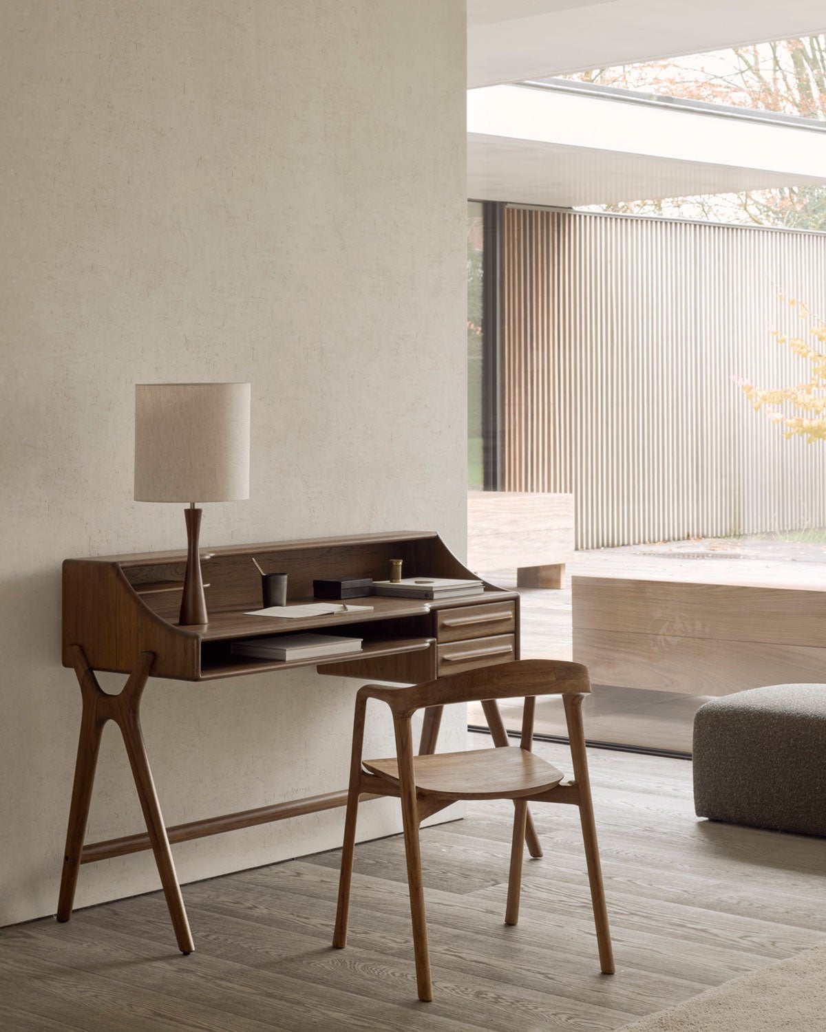Ethnicraft-Flow-Desk-Wild-Brown-Teak-Lifestyle