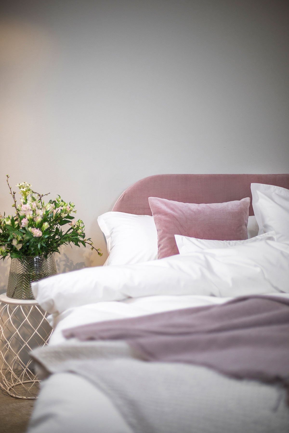Mille-Notti-Bianca-Headboard-Velvet-Pink-Lifestyle