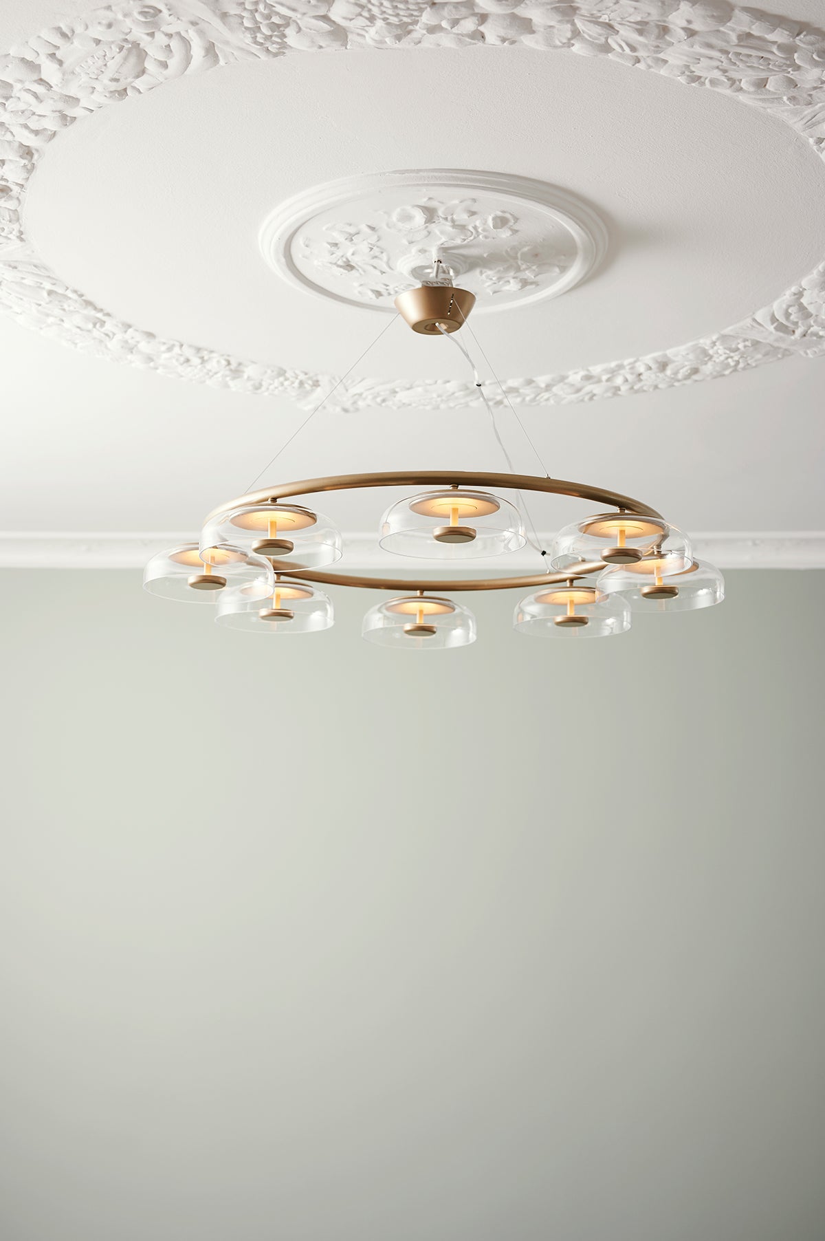 Nuura-Blossi-8-Chandelier-Gold-Clear-Lifestyle