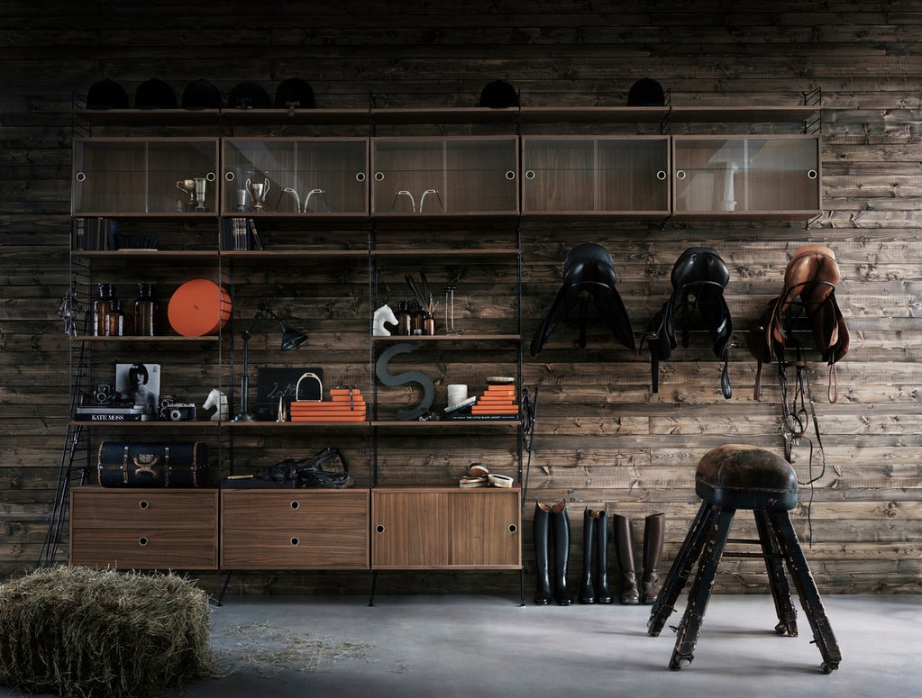 string-system-livingroom-walnut_black_landscape_medium