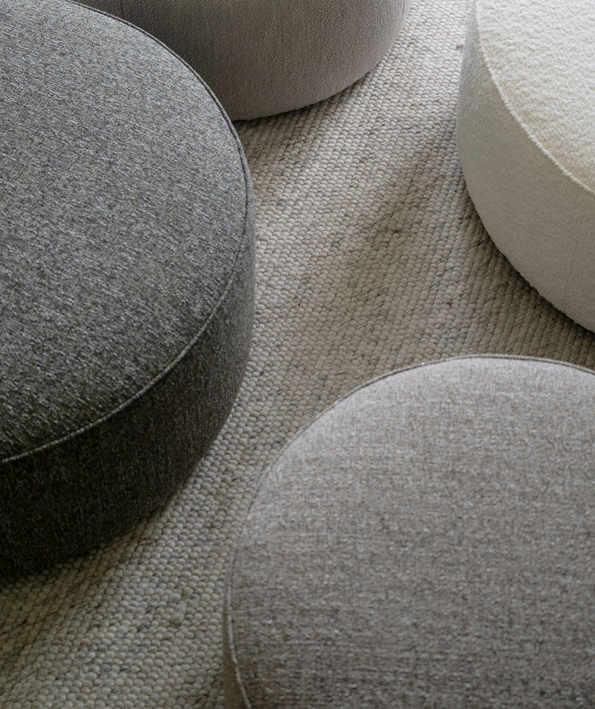 Rowico-Joplin-Pouf-70-Collection-Lifestyle