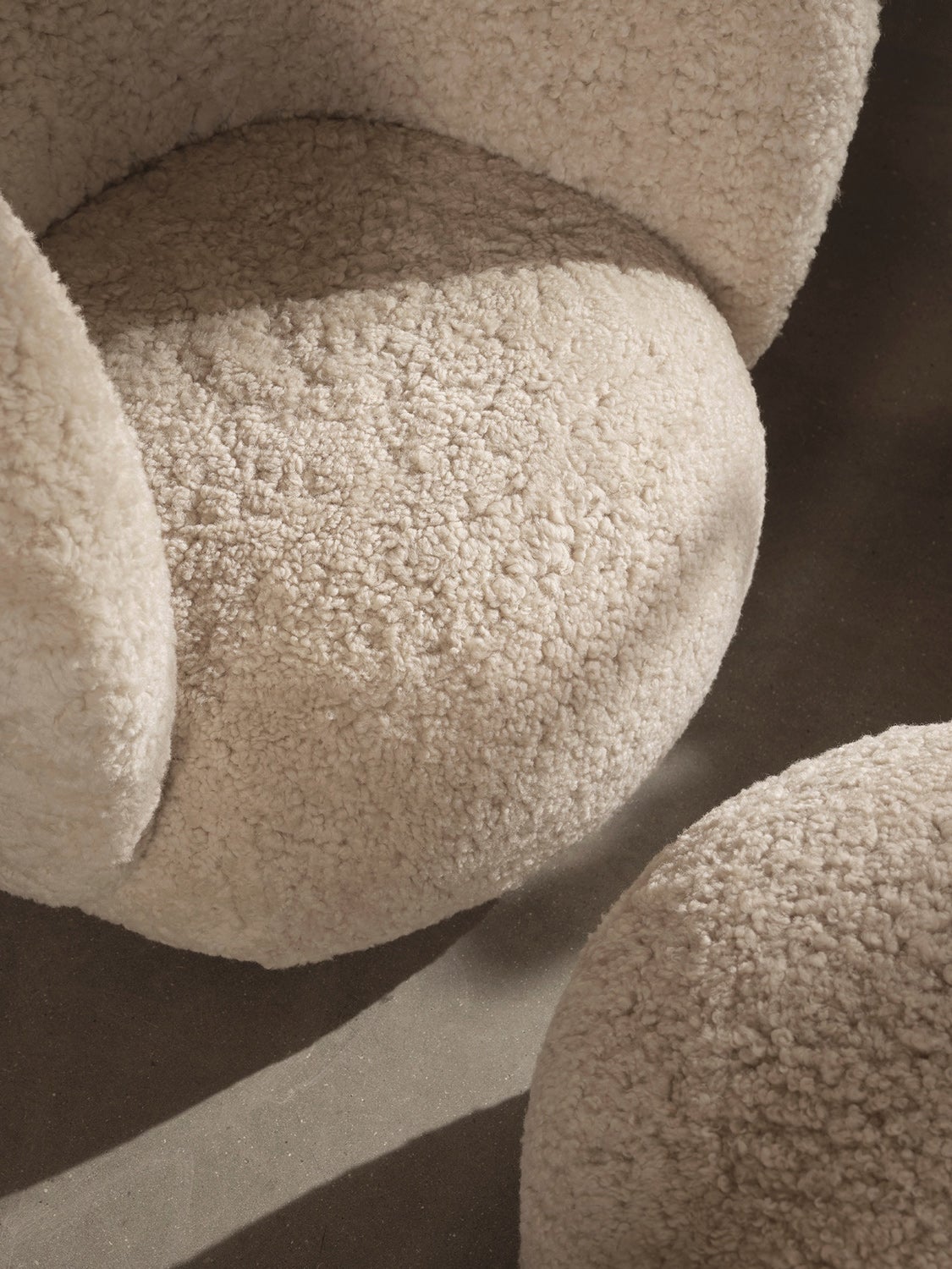 fermLIVING-Rico-Lounge-Chair-Sheepskin-Moonlight-1104270248-Lifestyle-2