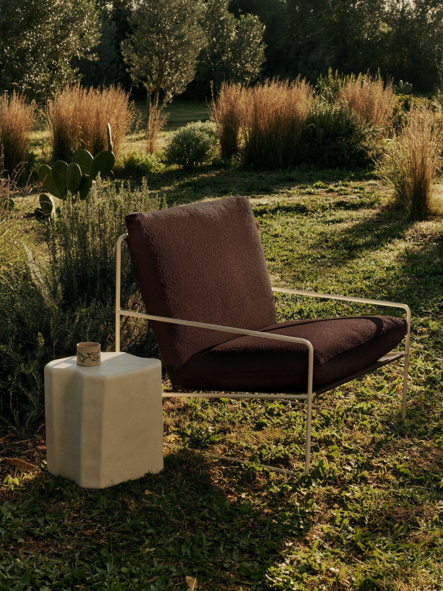 Ferm-Living-Desert-1-seater-Pure-Boucle-Cashmere-Chestnut-2762-miljo-1