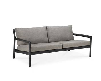 Jack udendørssofa til din terrasse! Lavet af sortbejdset teak med hynder i Mocha fra Ethnicraft.